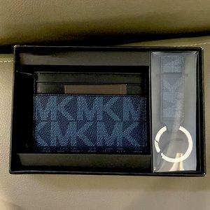 New Michael Kors Men’s Wallet/Card Wallet with key chain.